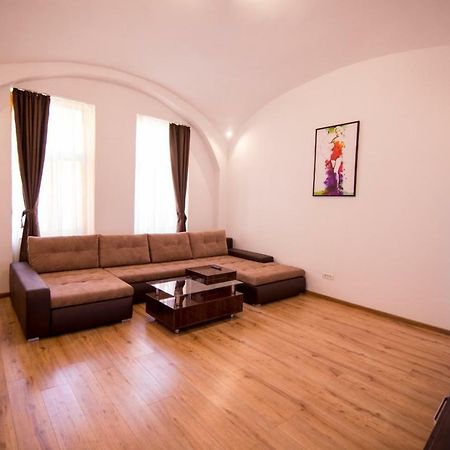 Heart Of City Apartament Oradea Exterior photo