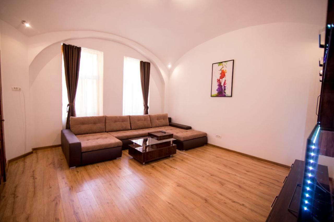 Heart Of City Apartament Oradea Exterior photo
