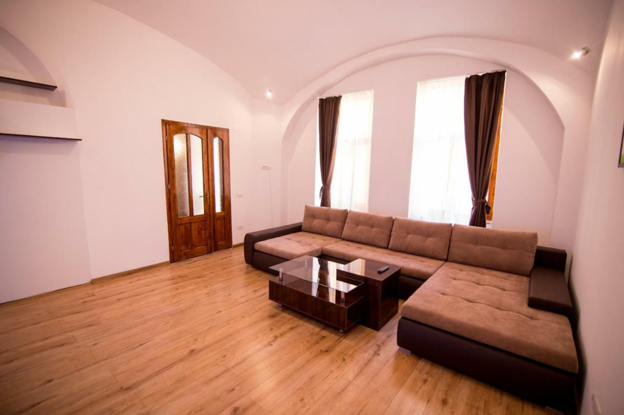 Heart Of City Apartament Oradea Exterior photo