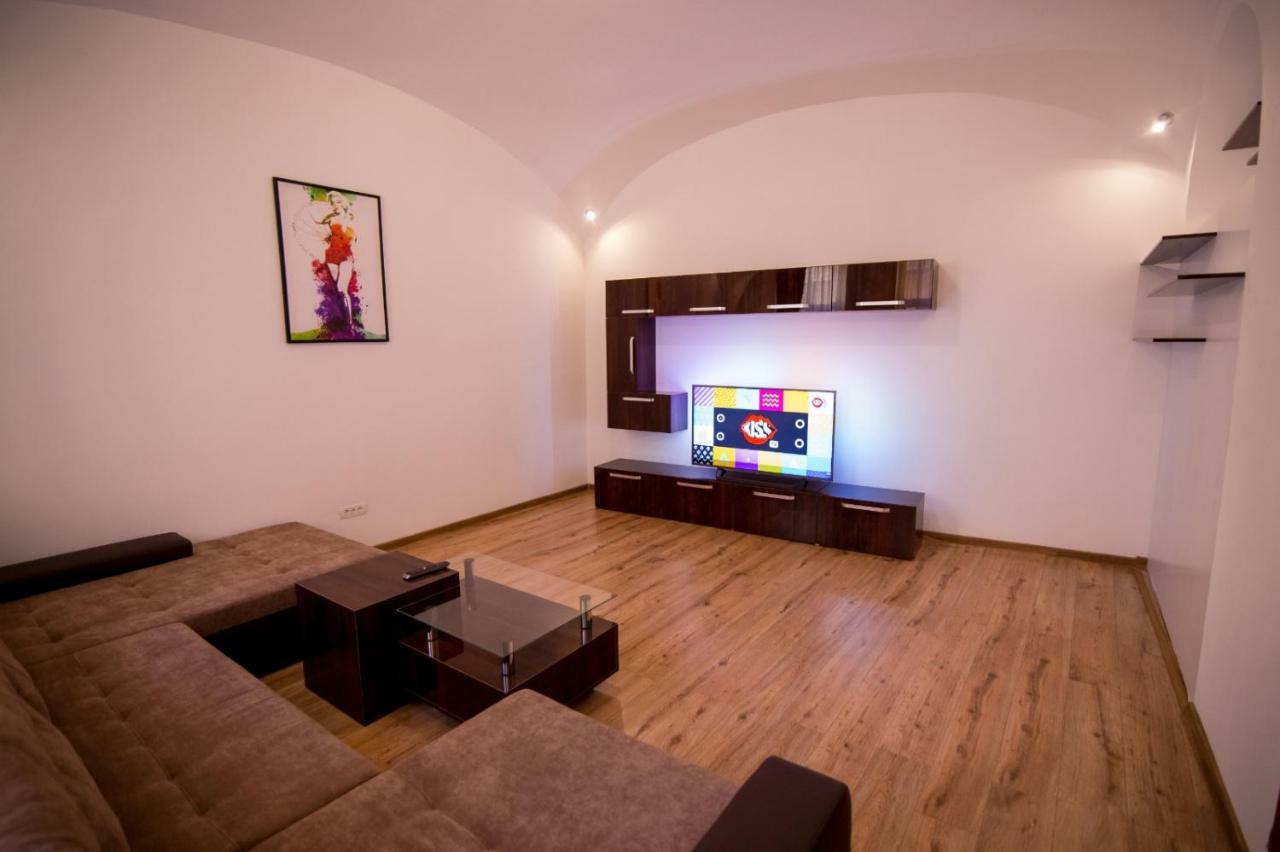 Heart Of City Apartament Oradea Exterior photo