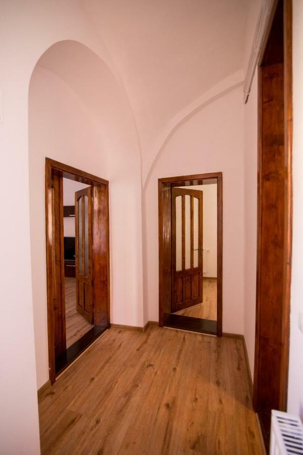 Heart Of City Apartament Oradea Exterior photo