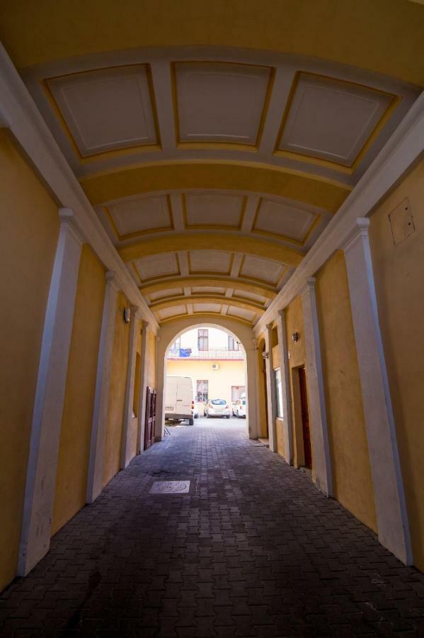 Heart Of City Apartament Oradea Exterior photo